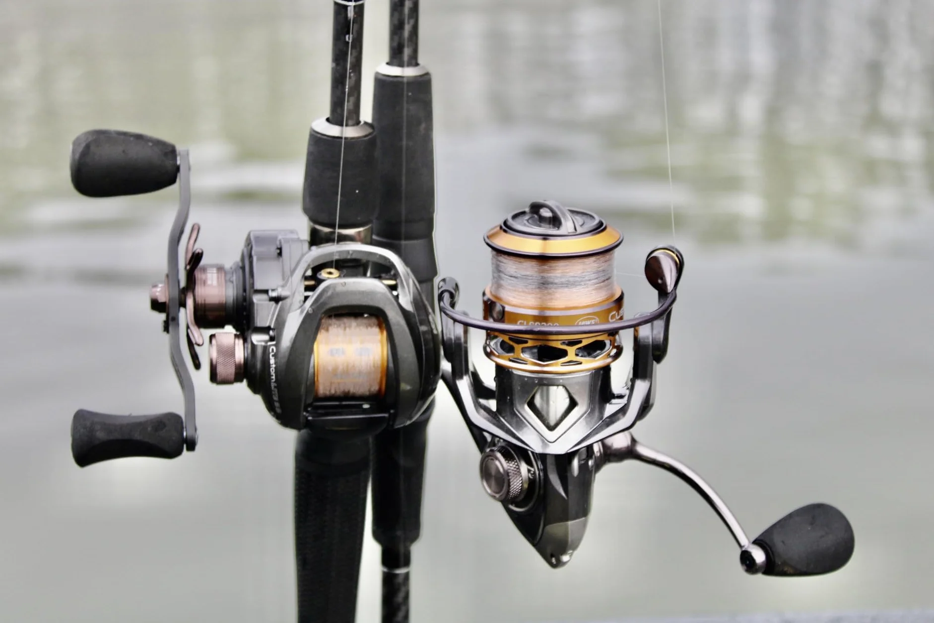 Custom Lite 200 SS Spinning Fishing Reel, Size 200 Reel, 10+1 Bearings, 6.2:1 Gear Ratio, Tanso Tech Frame, Shallow Spool, Aluminum Speed Gears, Hybrid Carbon Drag, Reversible Retrieve, Gray