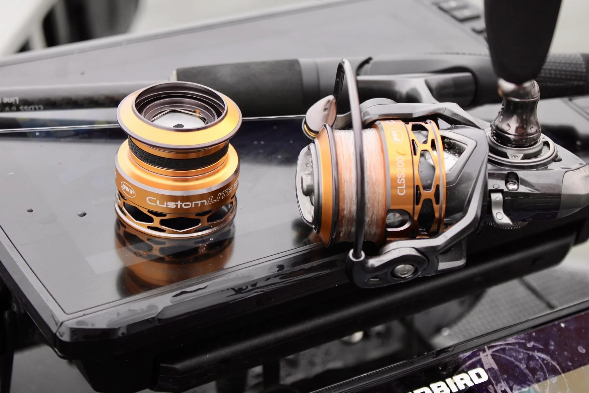 Custom Lite 200 SS Spinning Fishing Reel, Size 200 Reel, 10+1 Bearings, 6.2:1 Gear Ratio, Tanso Tech Frame, Shallow Spool, Aluminum Speed Gears, Hybrid Carbon Drag, Reversible Retrieve, Gray